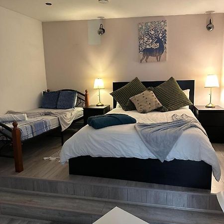 Charming Studio Apartment In Лондон Экстерьер фото