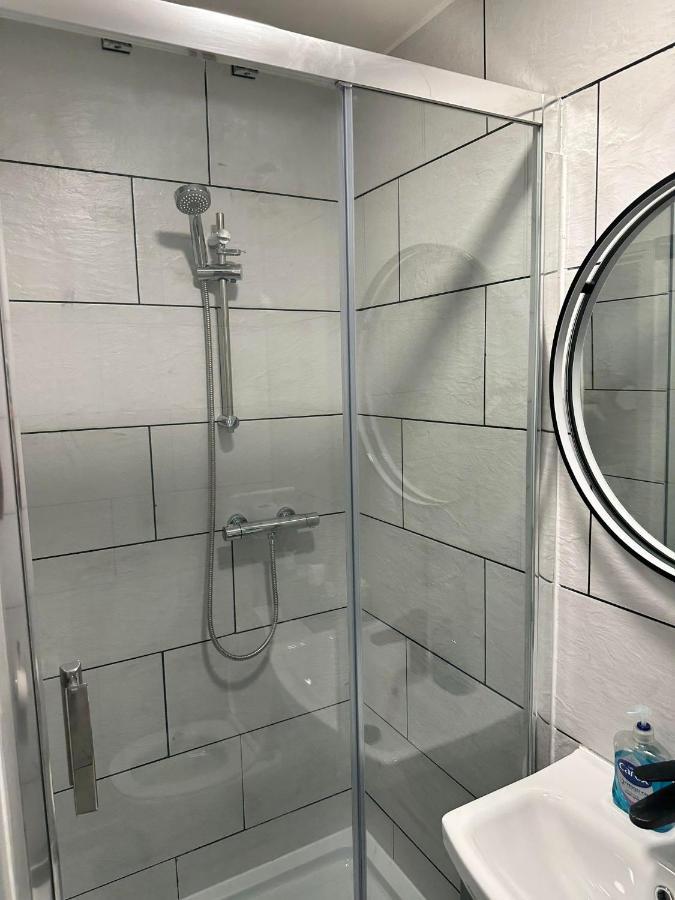 Charming Studio Apartment In Лондон Экстерьер фото