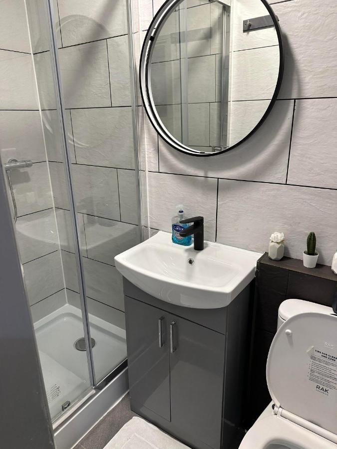 Charming Studio Apartment In Лондон Экстерьер фото