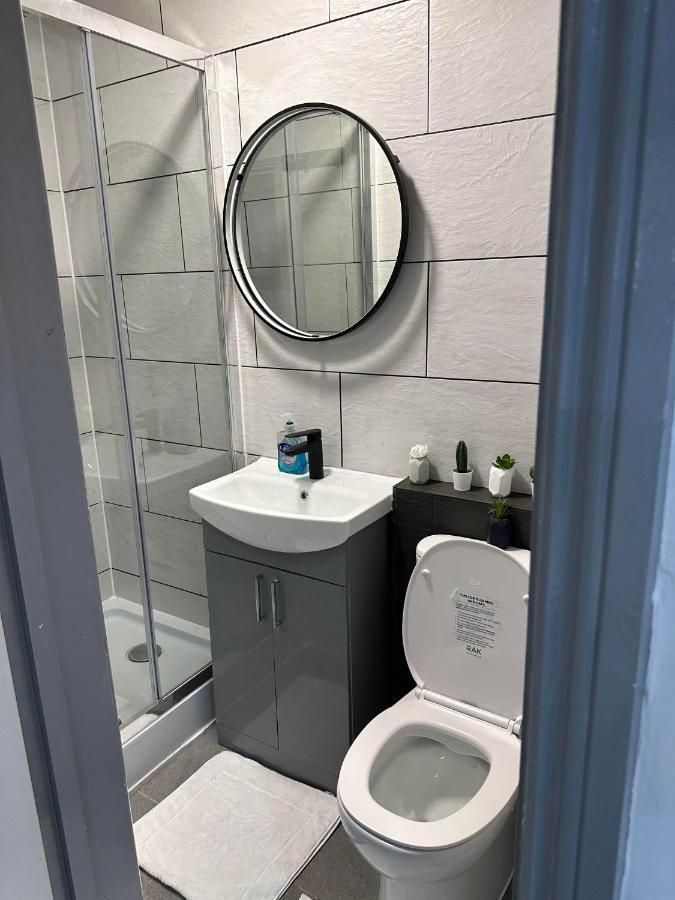 Charming Studio Apartment In Лондон Экстерьер фото
