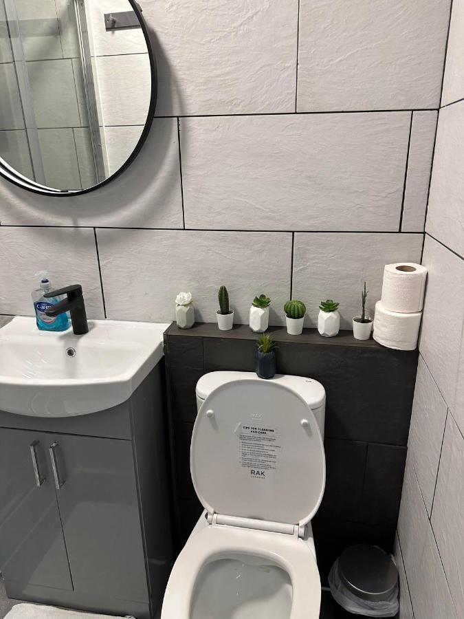 Charming Studio Apartment In Лондон Экстерьер фото